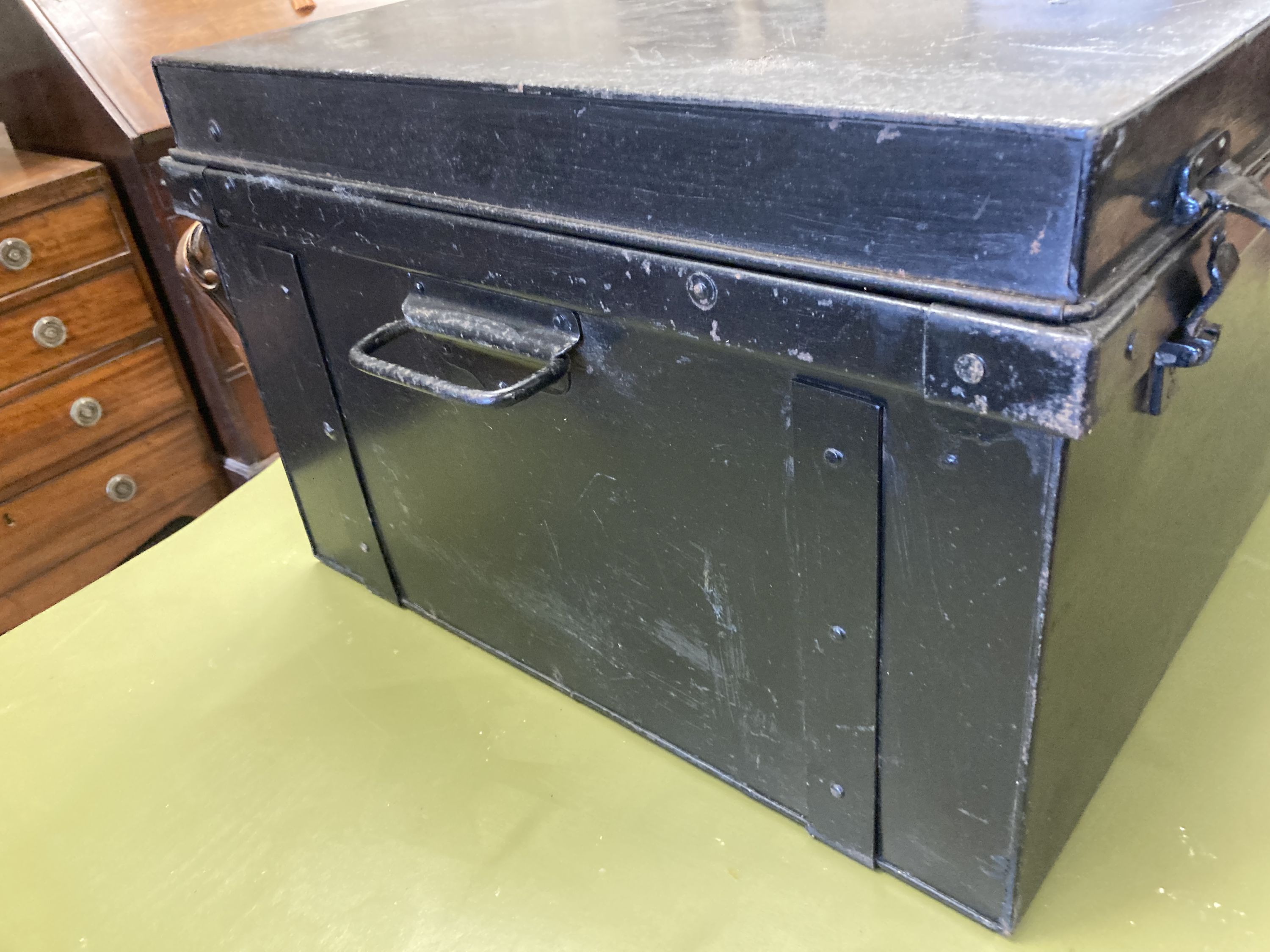 A rectangular painted tin trunk, length 90cm, depth 57cm, height 37cm